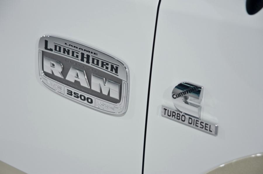  Dodge Ram Laramie Longhorn Edition 2012 года  (фото 5 из 14)